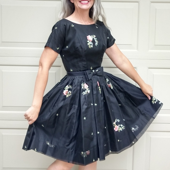 1950's EMBROIDERED ORGANZA DRESS 50's S - Picture 1 of 15